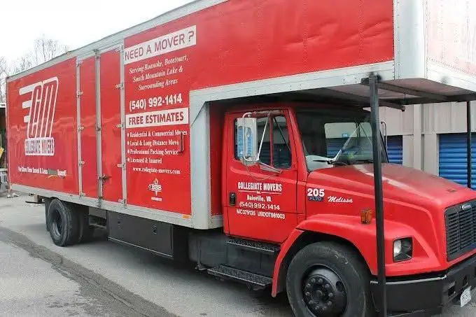 Truck of affordable movers in Roanoke, VA, Collegiate Movers